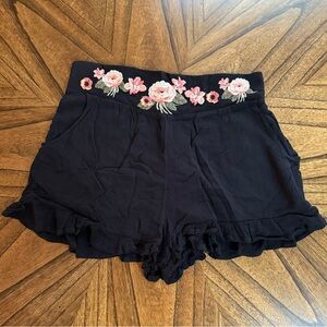 Floral Embroidered Black Xhilaration Women's Shorts Medium